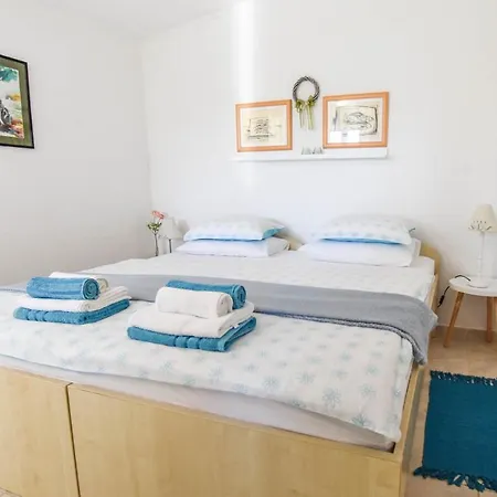 Ivan Apartamento Veli Rat